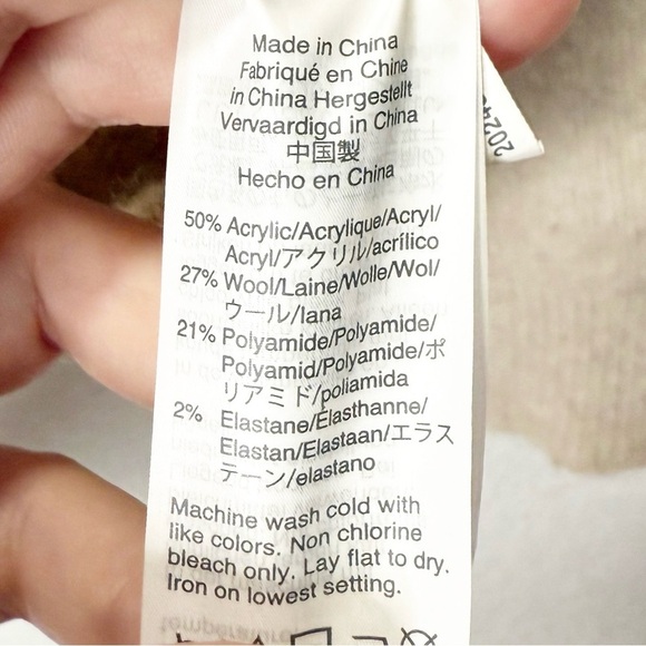 Madewell Short Kent Ex-Boyfriend Cardigan Sweater in Colorblock Coziest Yarn - Picture 10 of 10